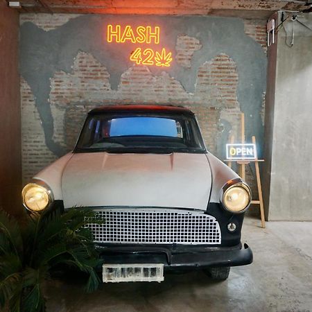 Silom Soi 3 Hash Apartment Hip And Funky With Rooftop View بانكوك المظهر الخارجي الصورة