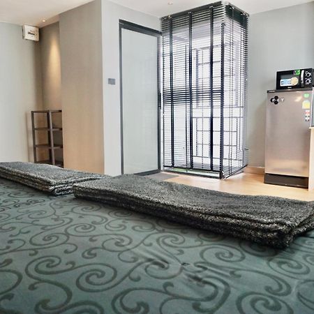 Silom Soi 3 Hash Apartment Hip And Funky With Rooftop View بانكوك المظهر الخارجي الصورة