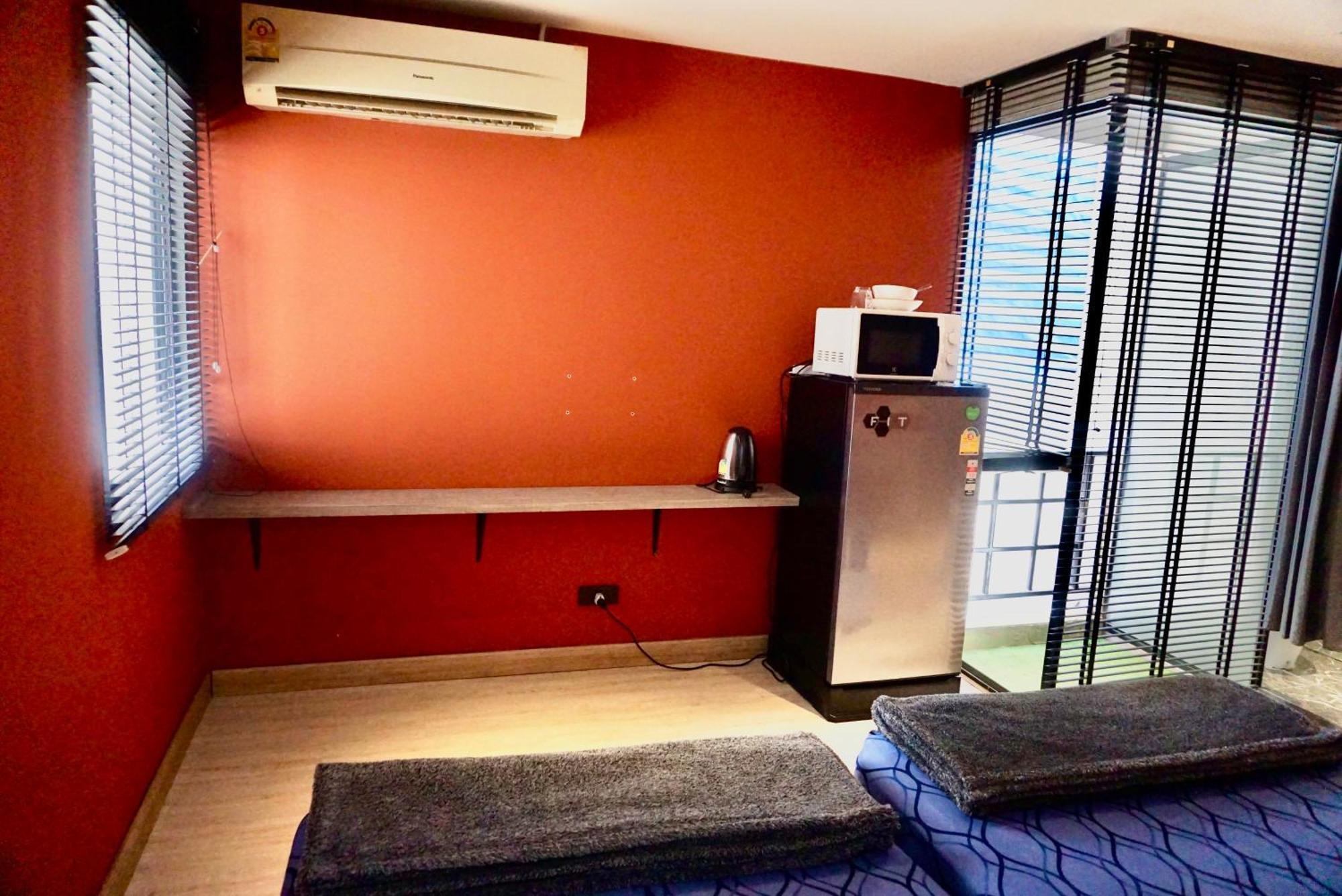 Silom Soi 3 Hash Apartment Hip And Funky With Rooftop View بانكوك المظهر الخارجي الصورة