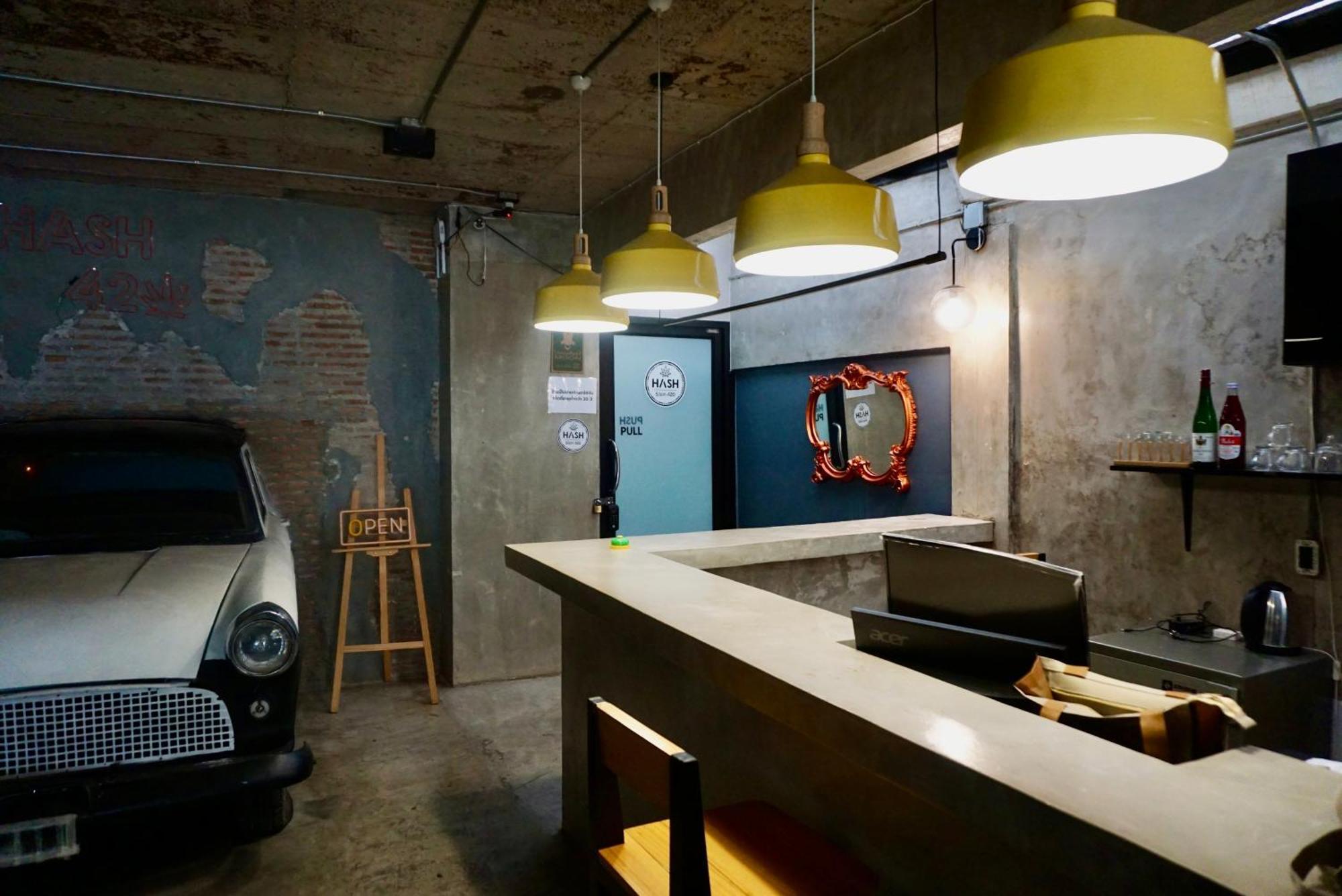 Silom Soi 3 Hash Apartment Hip And Funky With Rooftop View بانكوك المظهر الخارجي الصورة
