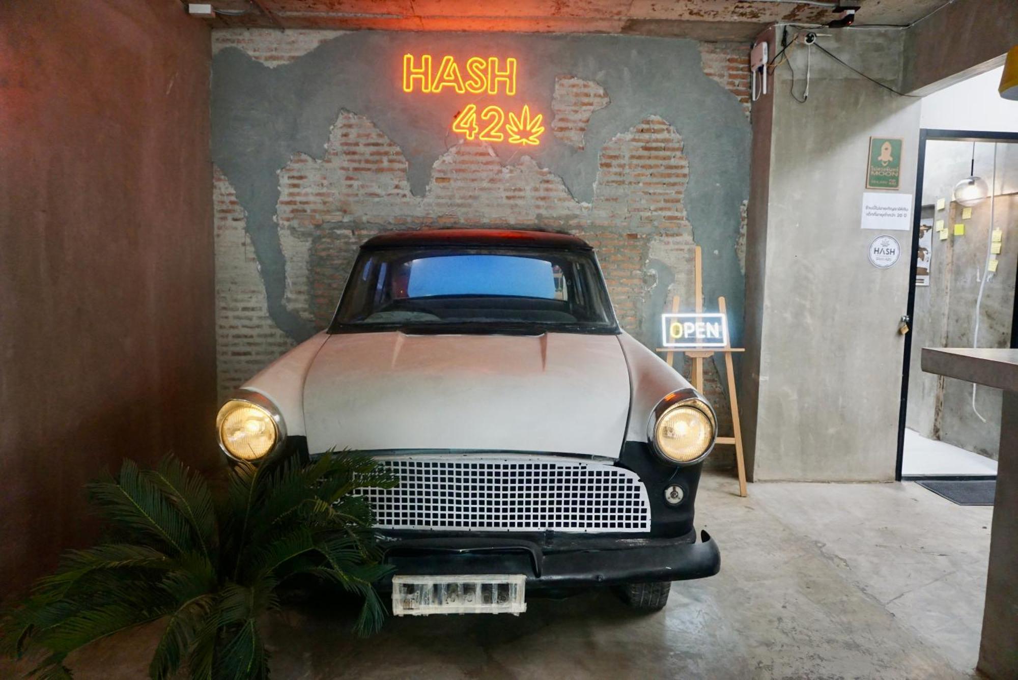 Silom Soi 3 Hash Apartment Hip And Funky With Rooftop View بانكوك المظهر الخارجي الصورة