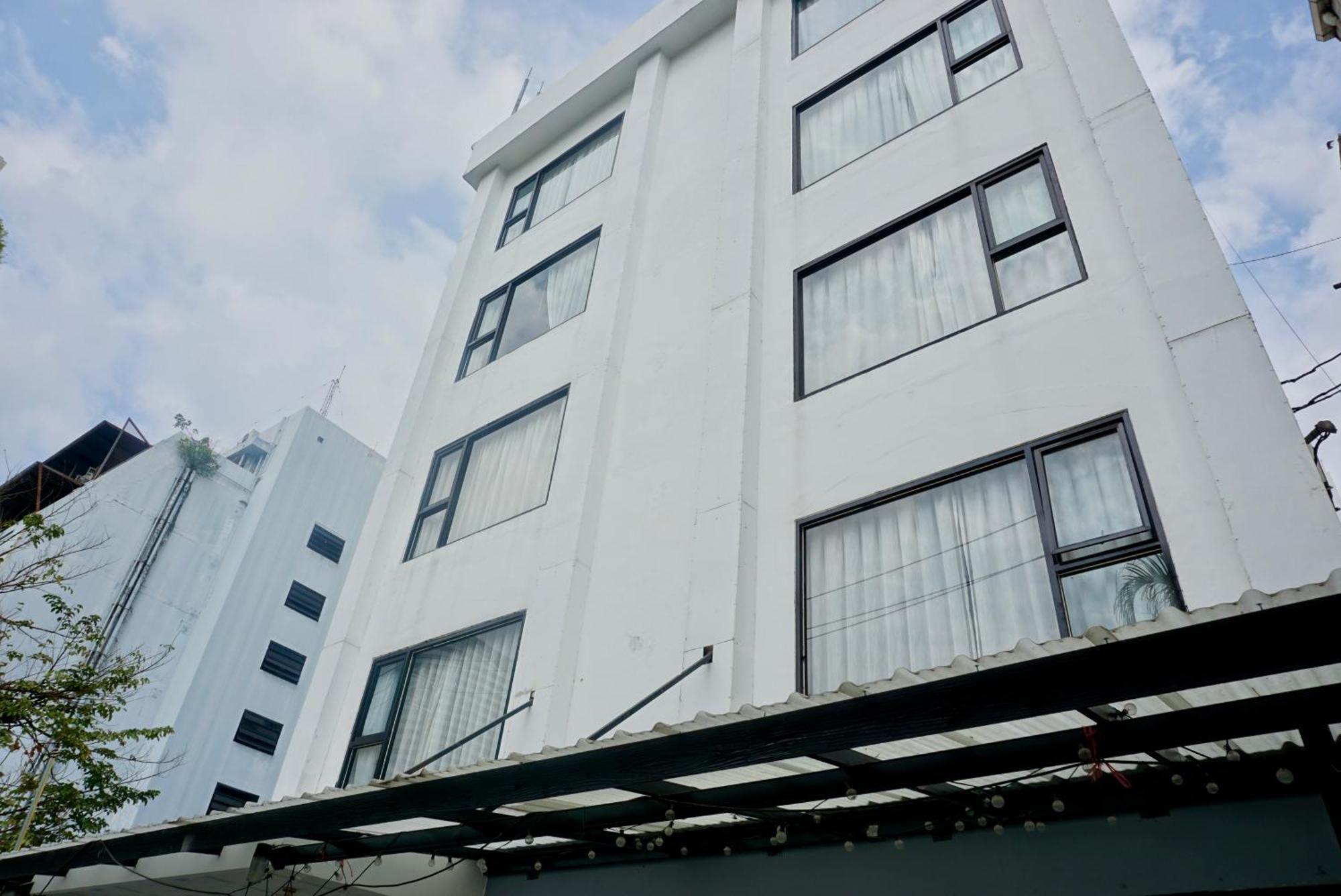 Silom Soi 3 Hash Apartment Hip And Funky With Rooftop View بانكوك المظهر الخارجي الصورة