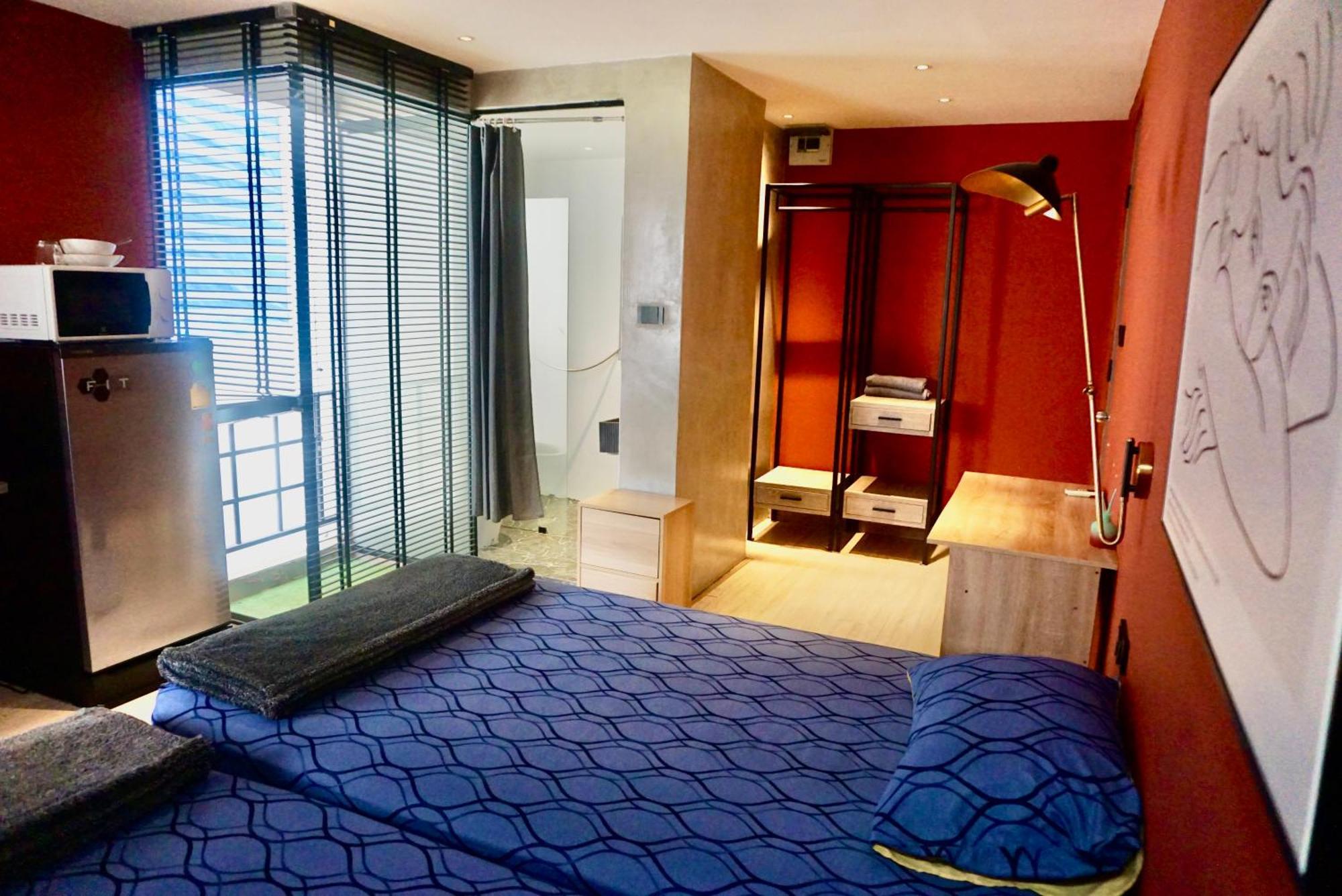 Silom Soi 3 Hash Apartment Hip And Funky With Rooftop View بانكوك المظهر الخارجي الصورة
