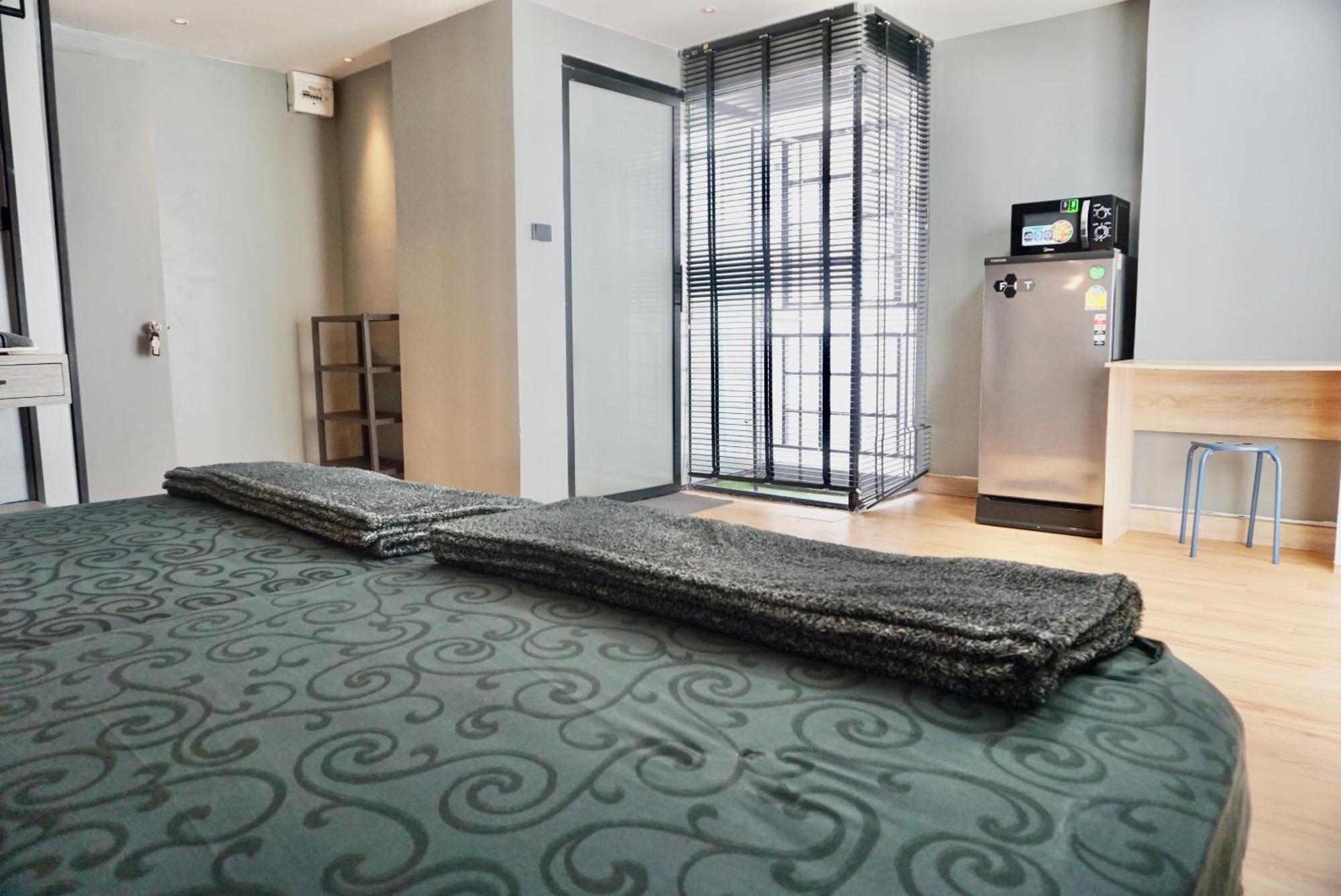Silom Soi 3 Hash Apartment Hip And Funky With Rooftop View بانكوك المظهر الخارجي الصورة